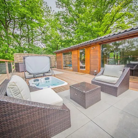 Дом отдыха Chalet Le Fruit Du Chene In With Hot Tub And Views *