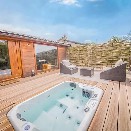 Chalet Le Fruit Du Chene In With Hot Tub And Views Дом отдыха *