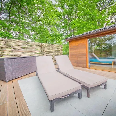 Chalet Le Fruit Du Chene In With Hot Tub And Views Амуар