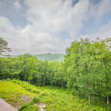 Дом отдыха Chalet Le Fruit Du Chene In With Hot Tub And Views