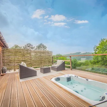 Chalet Le Fruit Du Chene In With Hot Tub And Views *